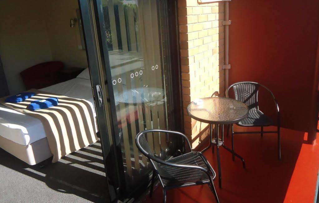 Kingsford Riverside Inn Brisbane Exterior foto