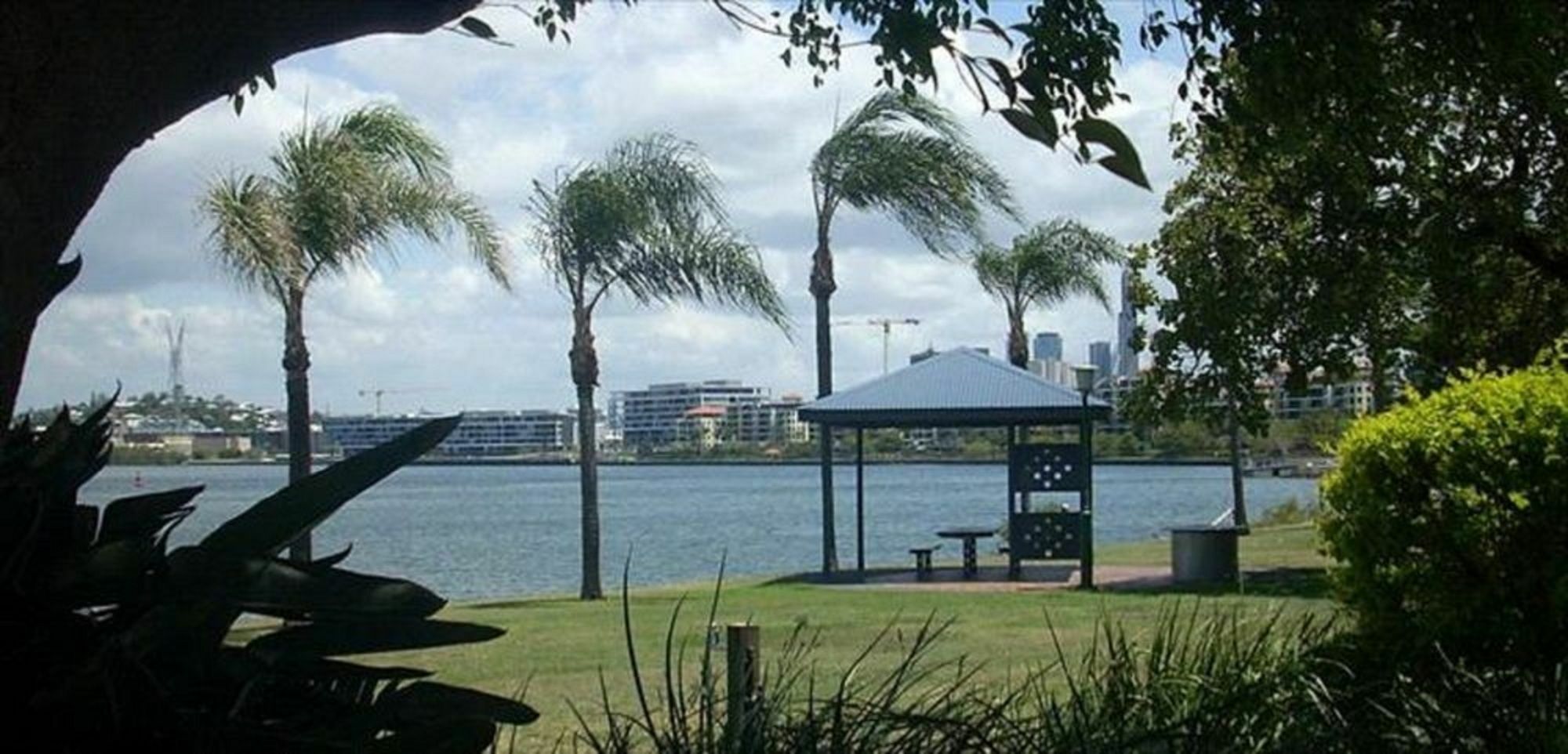 Kingsford Riverside Inn Brisbane Exterior foto